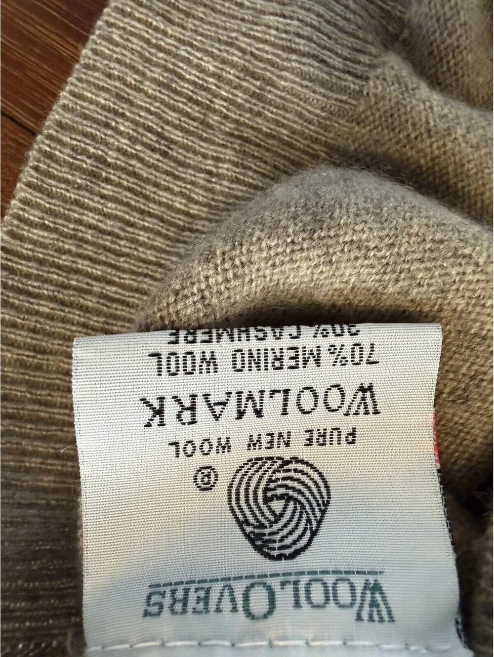Woolovers Merino Wool Cashmere V Neck Sweater Men’s Large Tan Beige